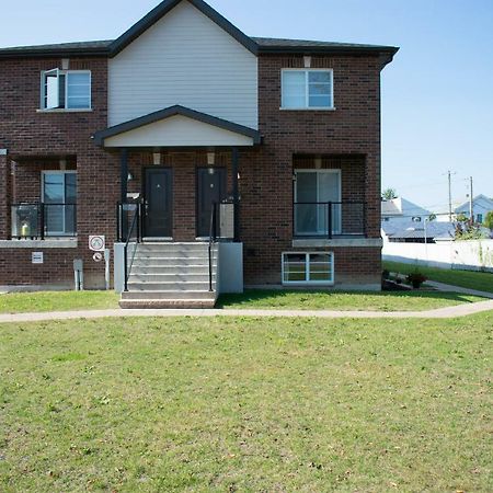 Luxury Two Story Villa Unit A Laval Luaran gambar