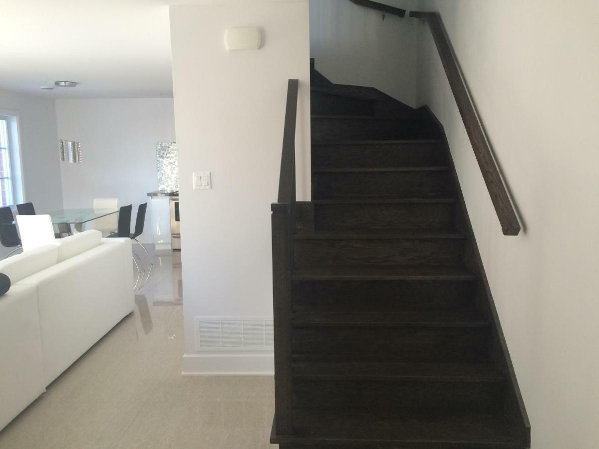 Luxury Two Story Villa Unit A Laval Luaran gambar