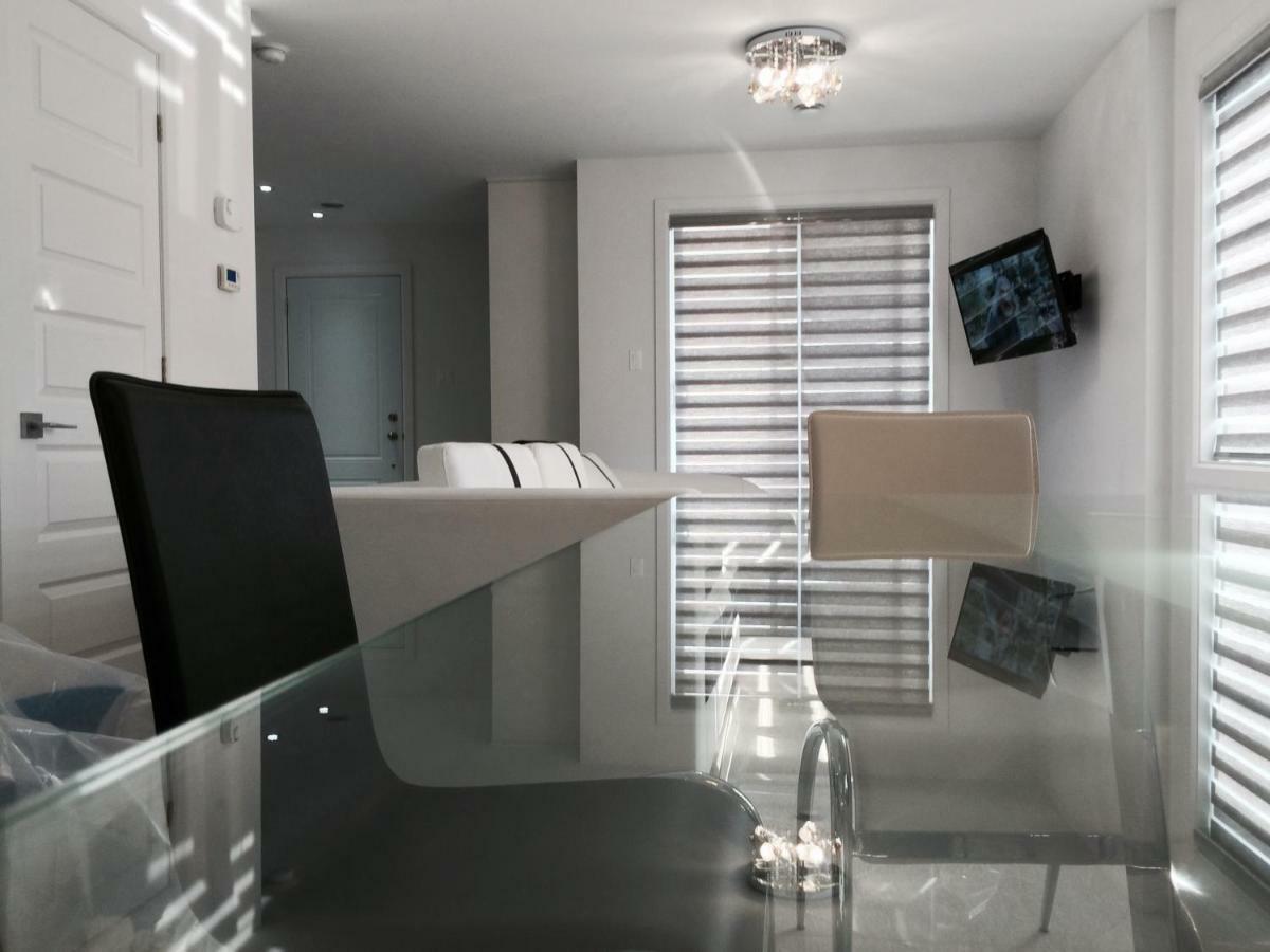 Luxury Two Story Villa Unit A Laval Luaran gambar