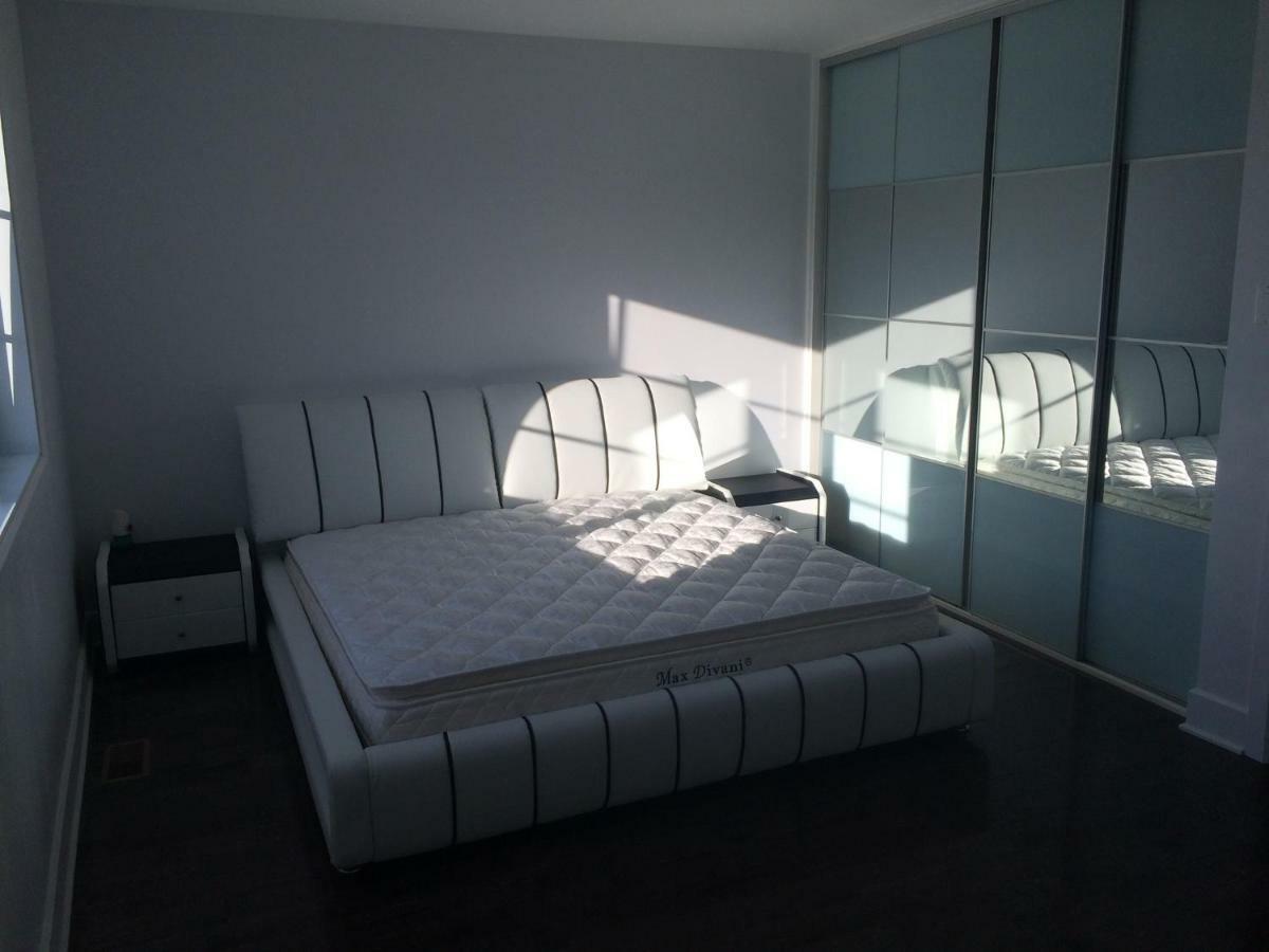 Luxury Two Story Villa Unit A Laval Luaran gambar