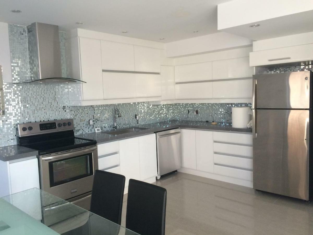 Luxury Two Story Villa Unit A Laval Luaran gambar