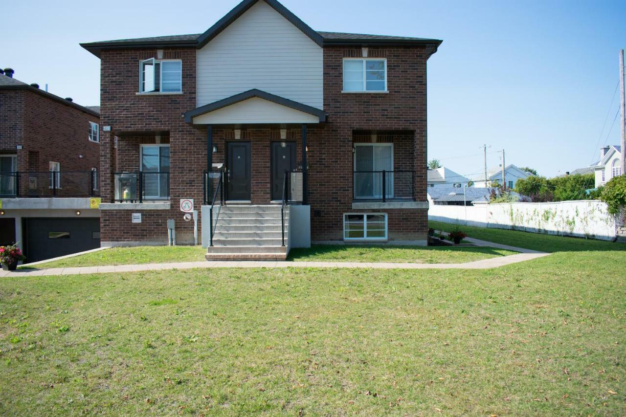 Luxury Two Story Villa Unit A Laval Luaran gambar